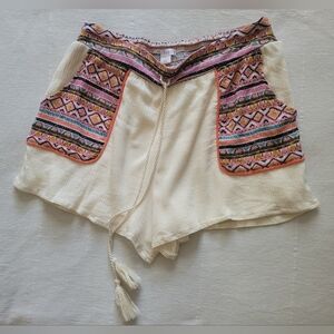 Xhiliration Sz Small Boho Embroidered Pocket Shorts